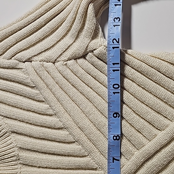 Le Lis Assymetrical Hem Sweater Top Ribbed Crop Round Neck Long Sleeve Cream XS - Picture 13 of 14